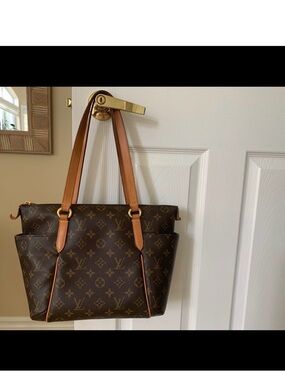 Authentic Louis Vuitton shoulder bag